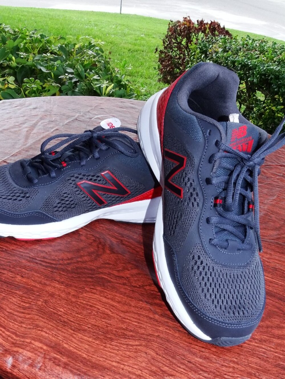 Men's New Balance Comfort Soft Tennis Shoes Gray and Red 9 1/2 4E.